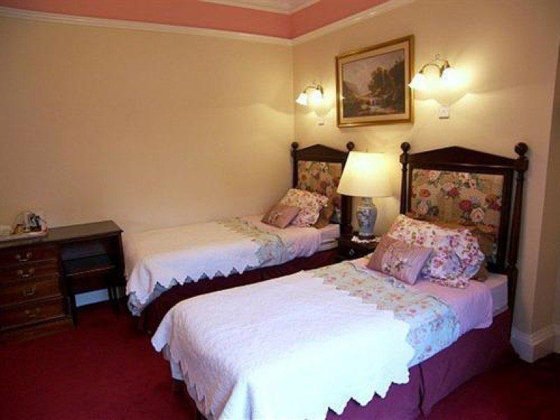 Emerald Guest House EDI Buitenkant foto