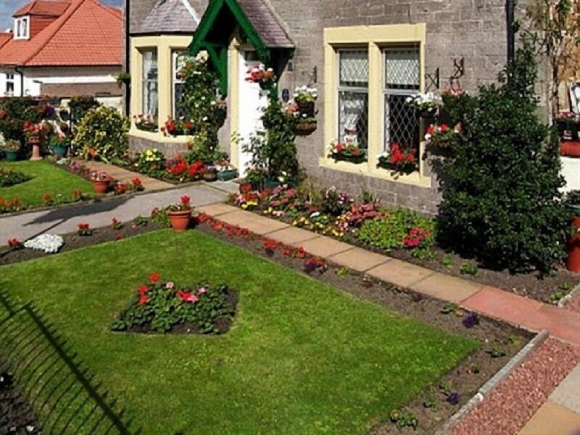 Emerald Guest House EDI Buitenkant foto